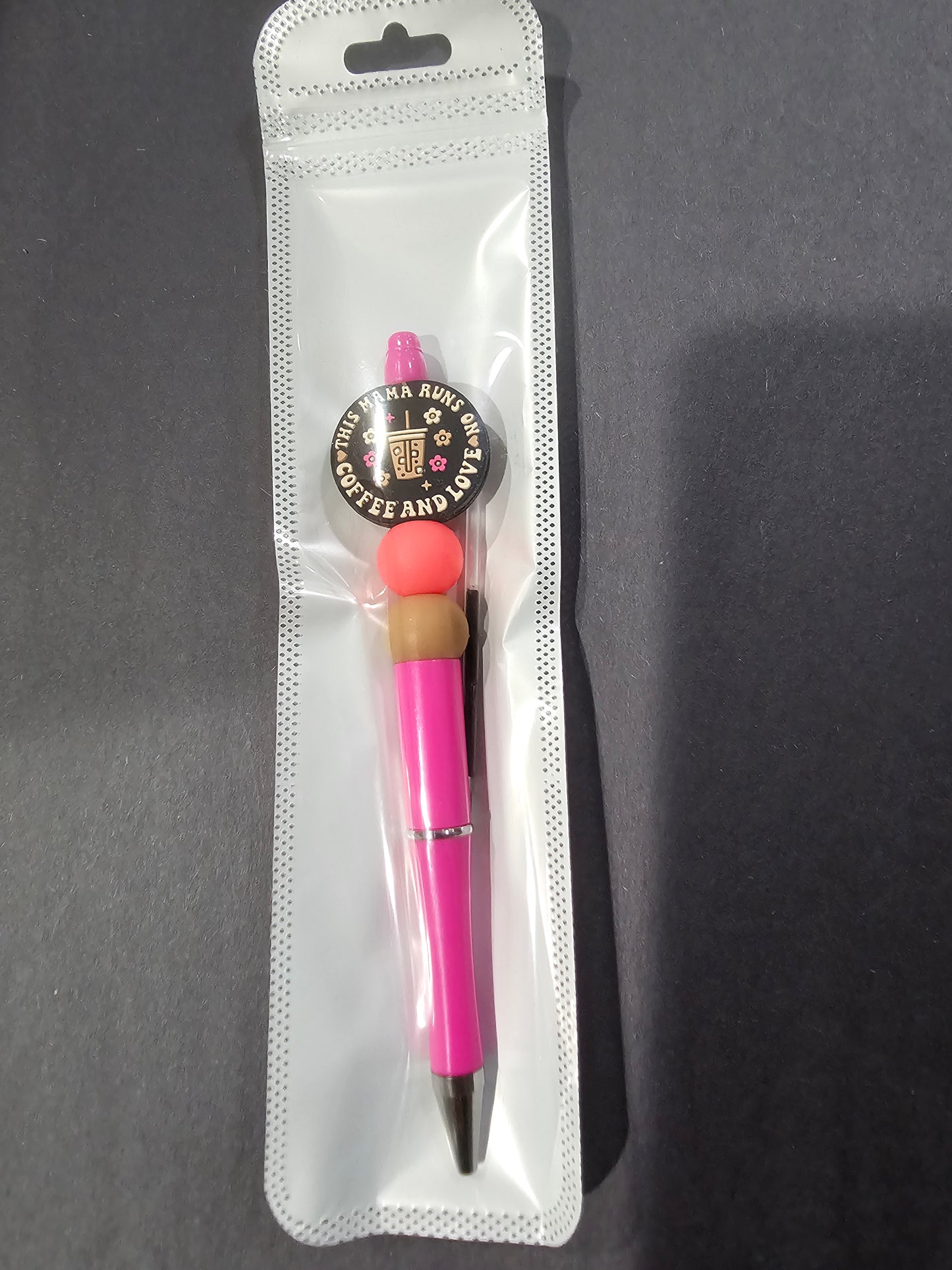 THIS MOMMA RUNS ON COFFEE AND LOVE Pen